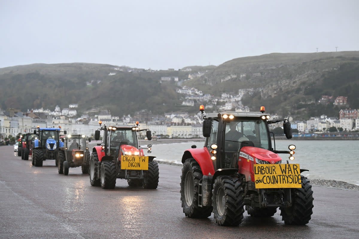 Starmer ‘fled like a rat’ as angry farmers besiege Welsh Labour conference
