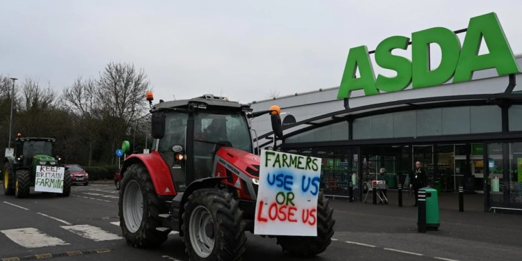 Asda Backs Farmers Over Inheritance Tax in Blow to Starmer
